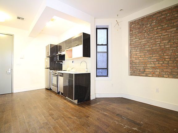 3rd image of 900 Hart St #2C