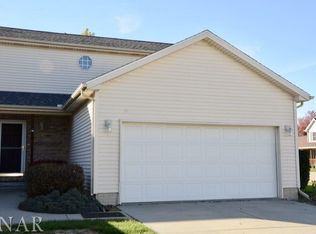 1321 Beacon Hill Ct, Normal, IL 61761