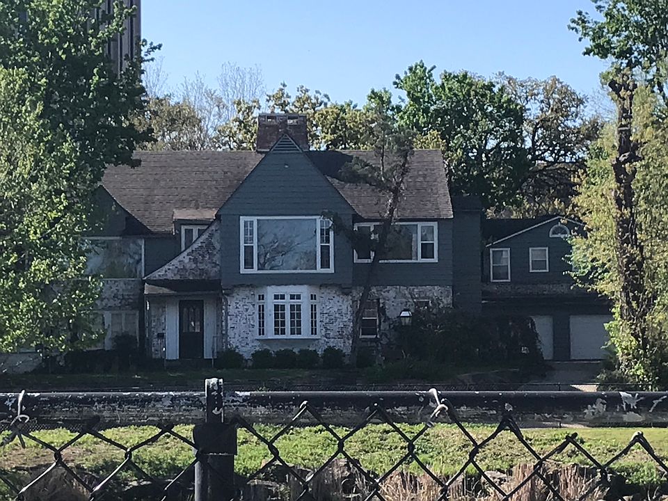 2nd image of 1572 E Swan Dr S