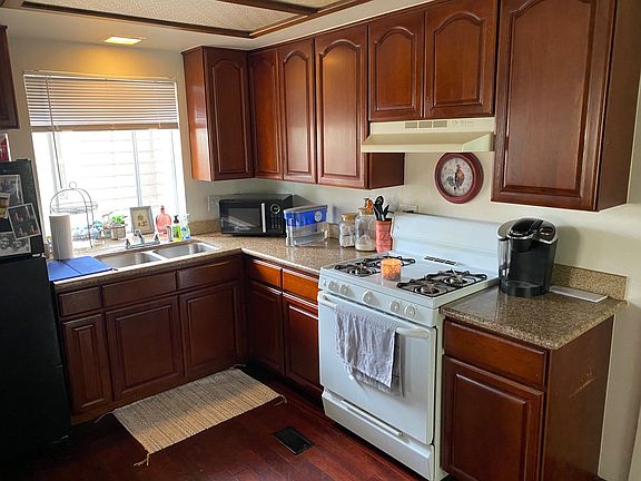 3rd image of 516 W D St #1