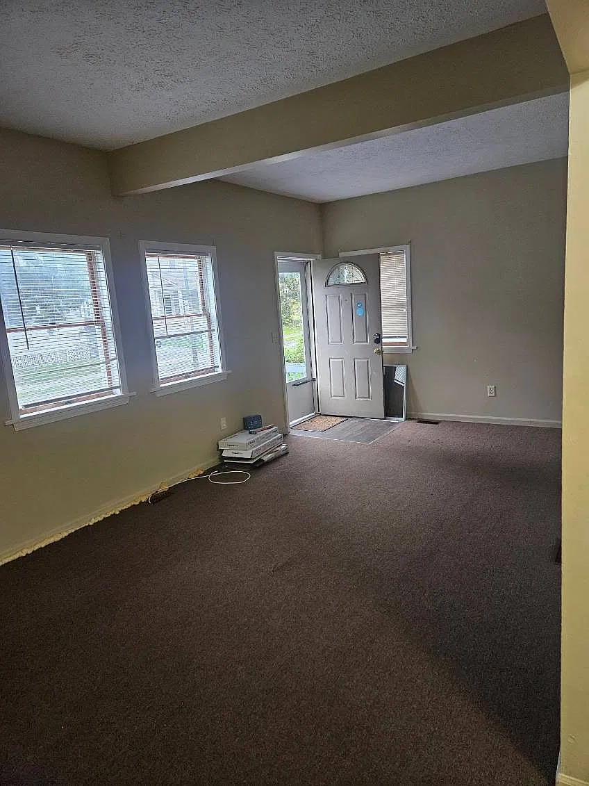 2 bed, 1000 sqft, $1,050 — Photo 4