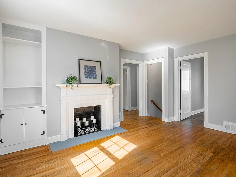 2102 Oakwood Ln — Photo 4