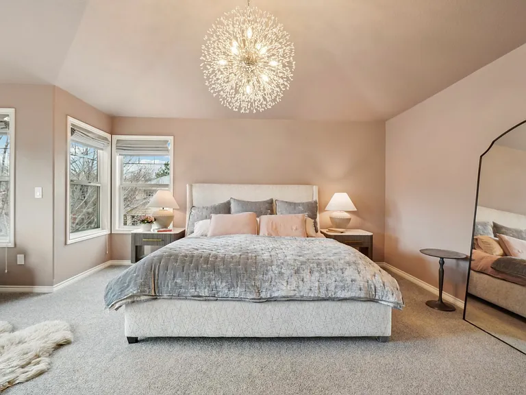 3940 Montclair Ln — Photo 8