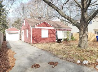 35 Pine Crest Dr, Riverside, RI 02915