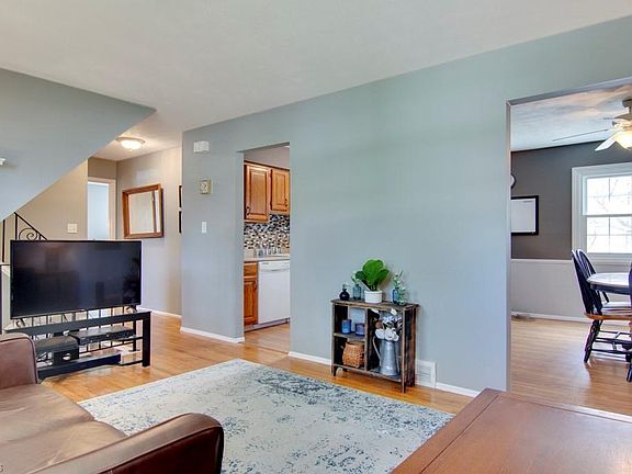2nd image of 422 Green Meadow Dr