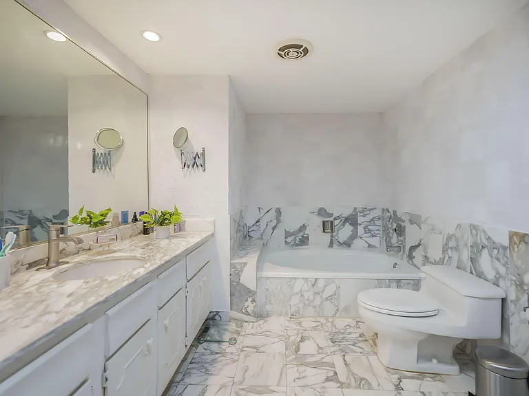 4301 N Ocean Blvd #A206 — Photo 29