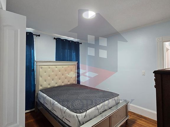 3rd image of 1079 Broad St #3B