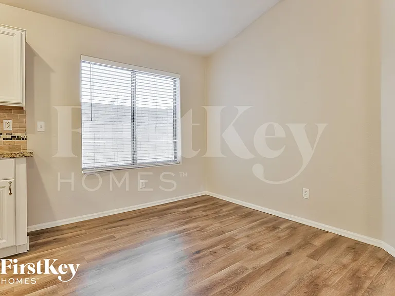425 W Jersey Way — Photo 4