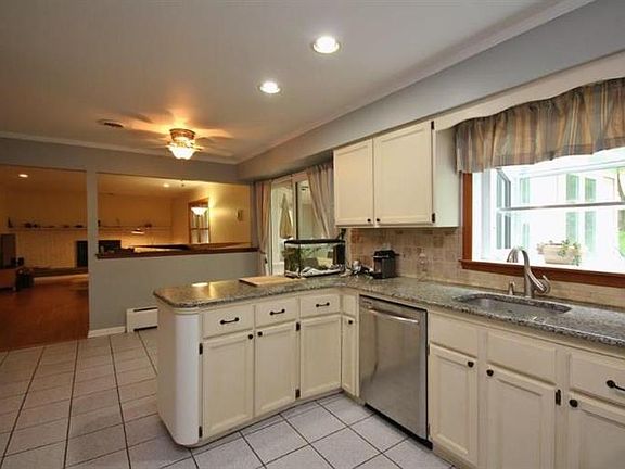5th image of 4 Newport Dr
