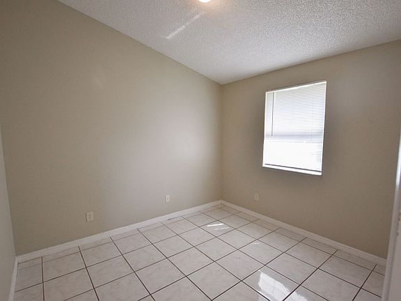 5th image of 2118 Hockley Ct