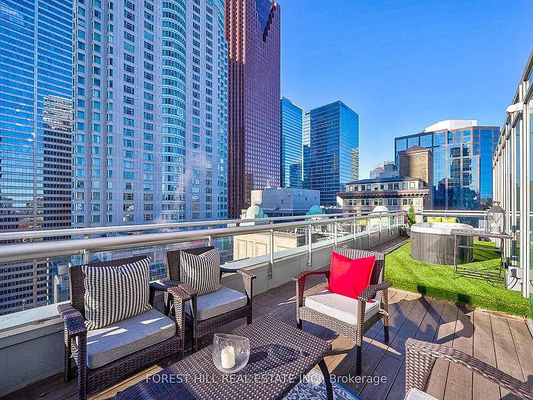8 Colborne St #Penthouse 2701 — Photo 13