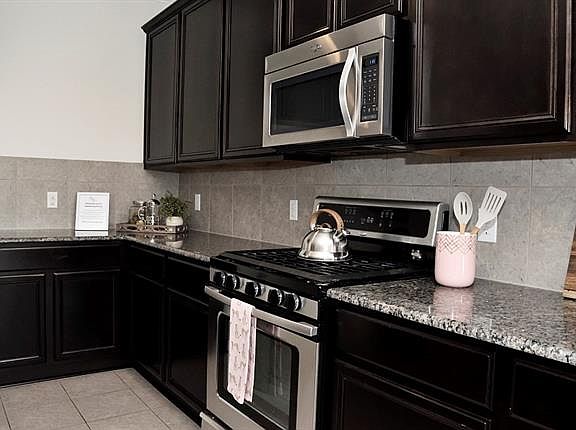 4th image of 617 Saddleway Dr