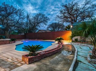 404 Canyon Ridge Dr, Euless, TX 76040