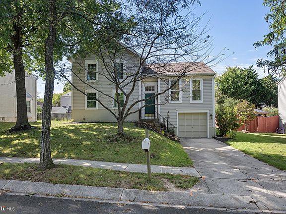 3rd image of 7906 Carriage Dr