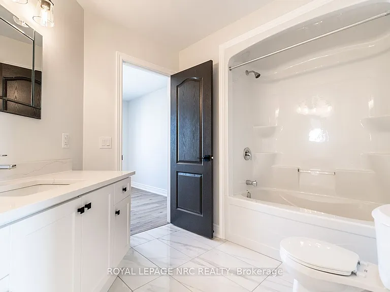 121A Moffatt St #25 — Photo 25