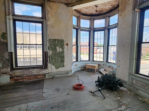 2nd image of 123 N 6th St