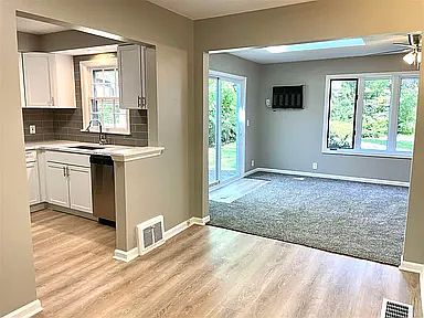 4th image of 2516 18th Ave