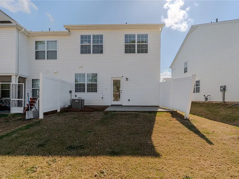 14 Loebner Ln — Photo 42
