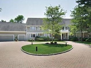 32 Laurus Ln, Newton, MA 02459