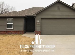 317 E Redwood St, Coweta, OK 74429