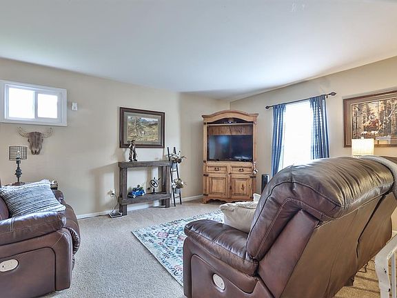 4th image of 10121 Menominee Dr
