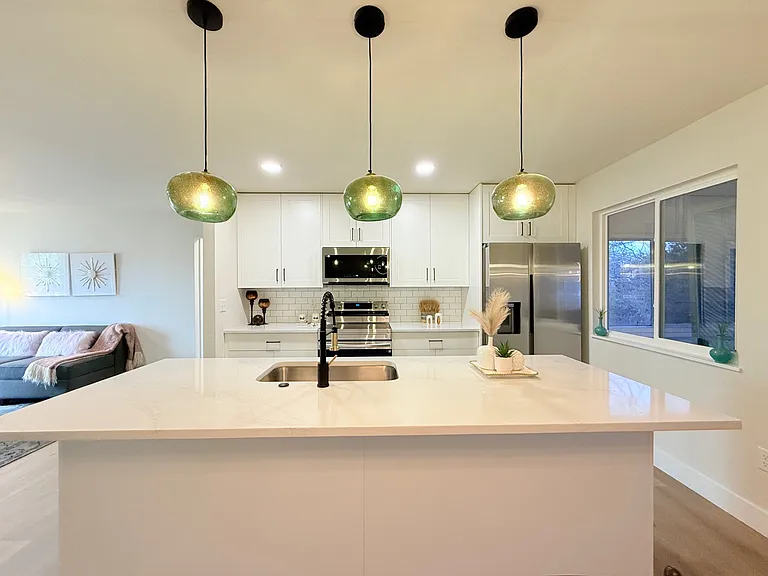 4770 Newton Dr — Photo 10
