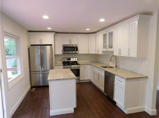 19 Dawson Rd, Kendall Park, NJ 08824