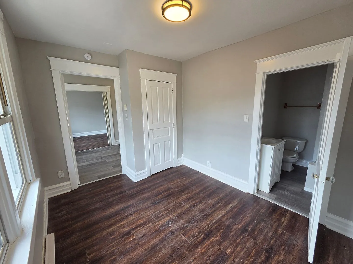 926-928 W. Walnut Street — Photo 4