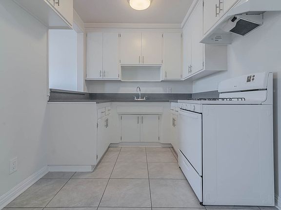 4th image of 1323 N Harvard Blvd APT 14