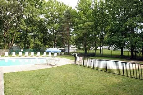 129 Belaire Drive — Photo 3