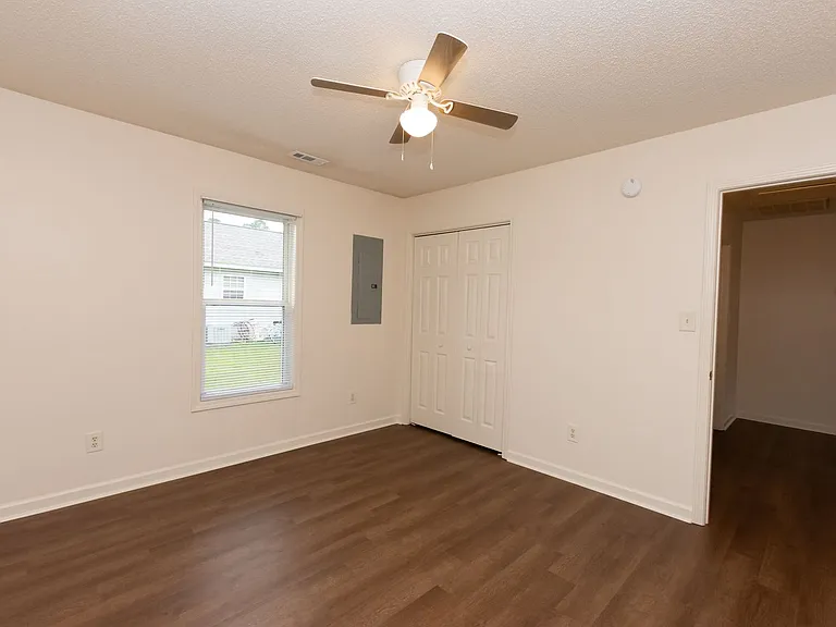 241 Lakewood Dr — Photo 20