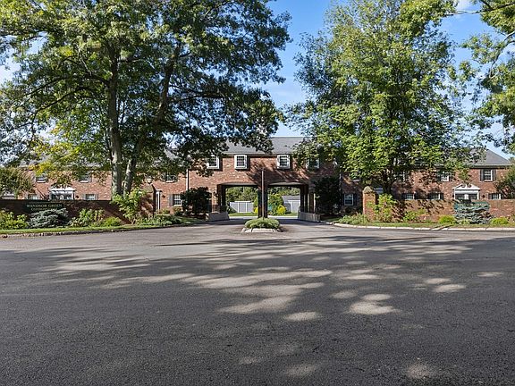 5th image of 202 Windsor Dr #202