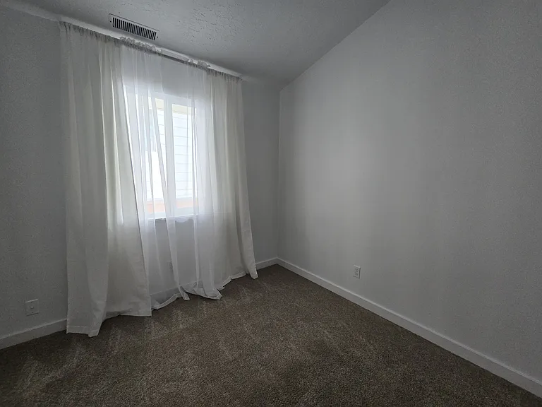 479 Zahn Dr #C — Photo 14