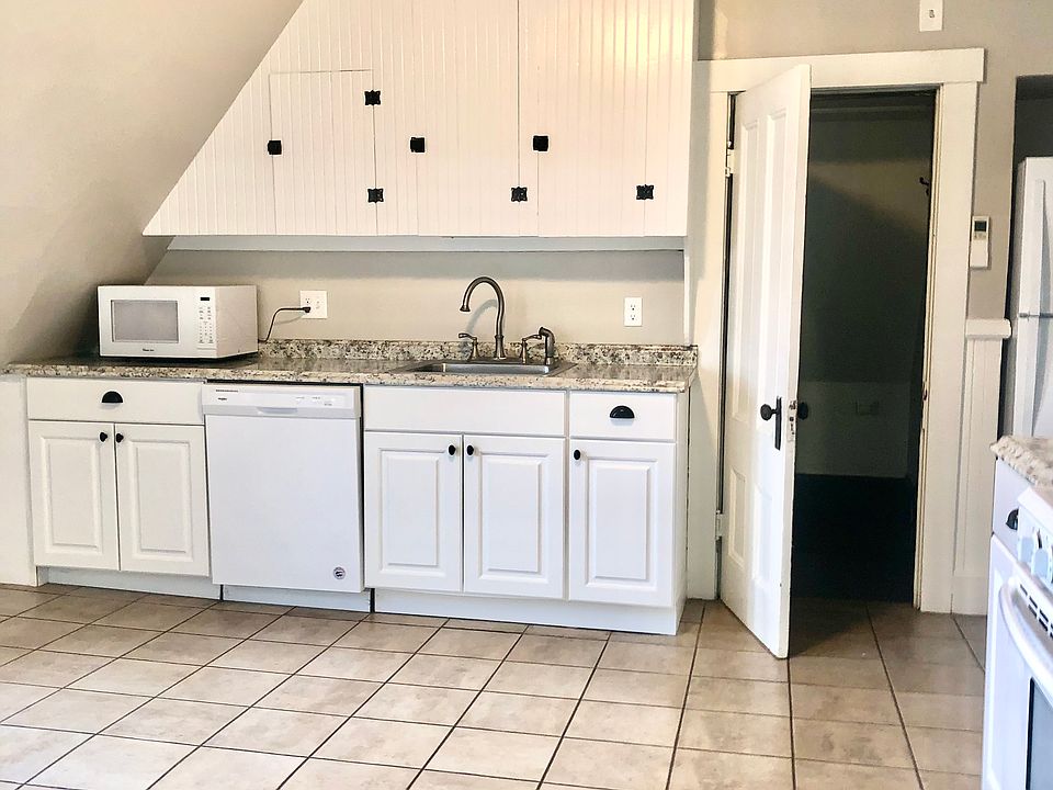 1st image of 8 Middlesex St APT 5