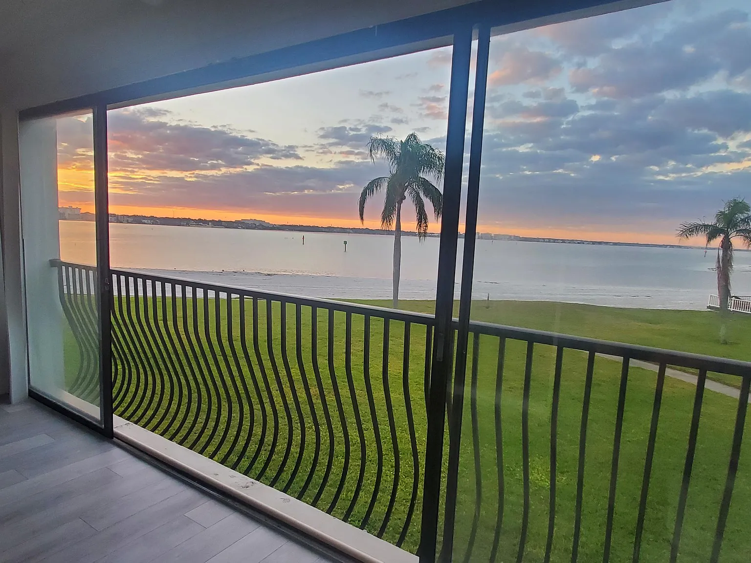 895 S Gulfview Blvd — Photo 3