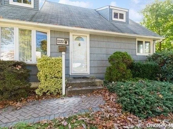 325 2nd Avenue, Bayport, NY 11705