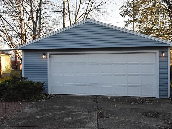 2nd image of 841 Hollywood Dr