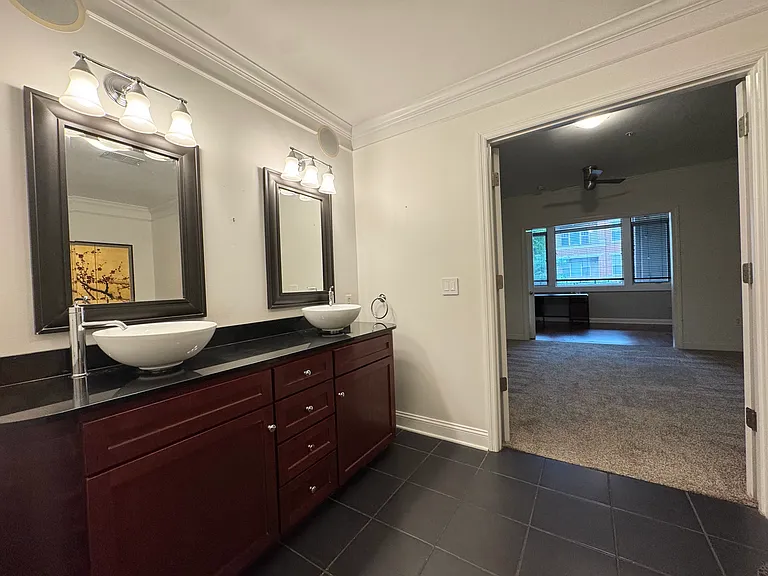 2929A McGee Trafficway #200A — Photo 12