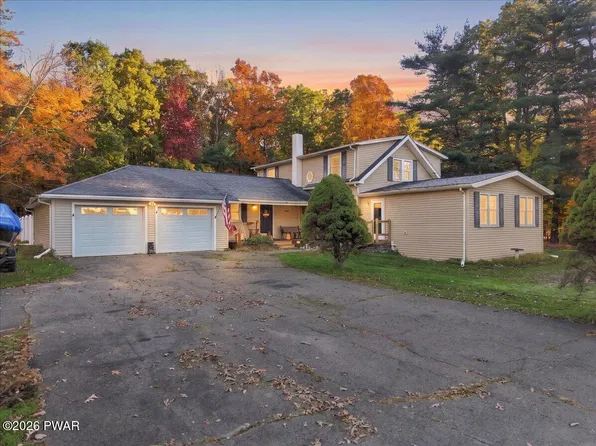 73 Lakeshore Dr, Lakeville, PA 18438