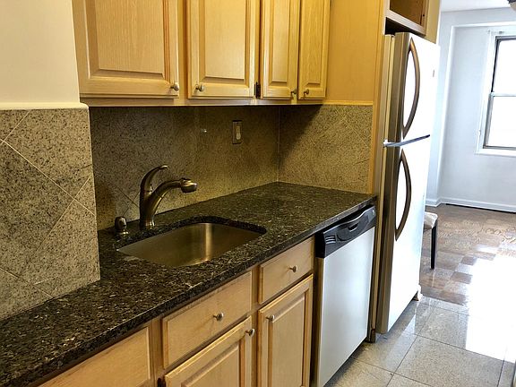 4th image of 225 Saint Pauls Ave APT 17P