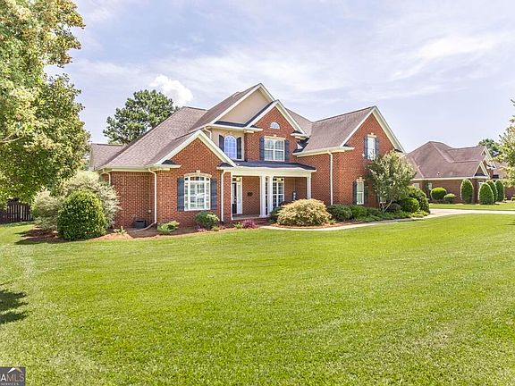 3rd image of 203 Avondale Cir