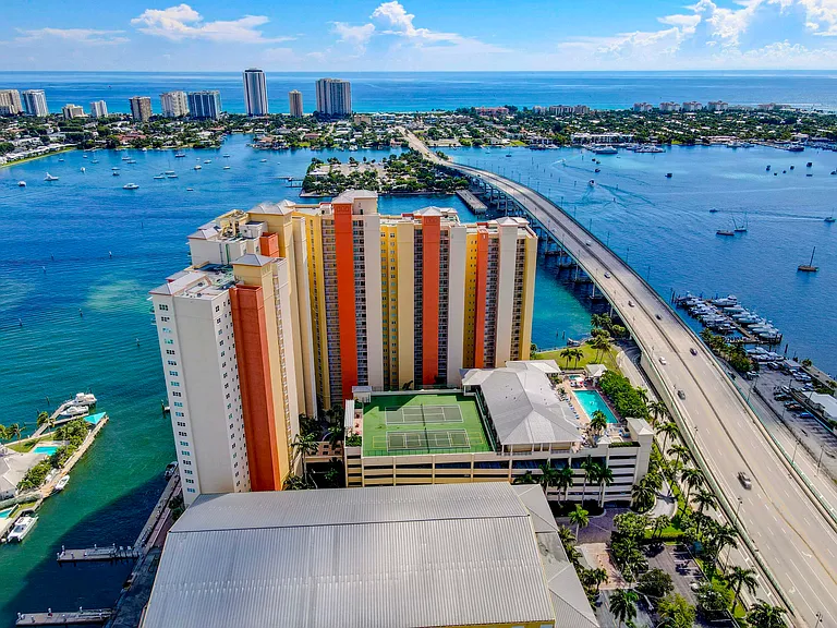 2640 Lake Shore Dr #2014 — Photo 90
