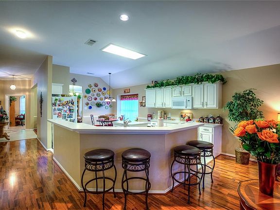 3rd image of 127 Tupelo Dr