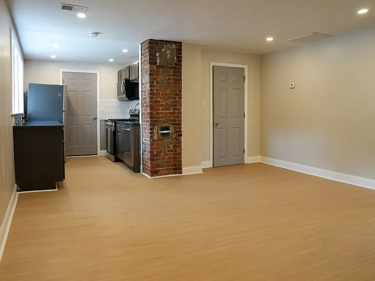 2158 Pleasant St #2 — Photo 3