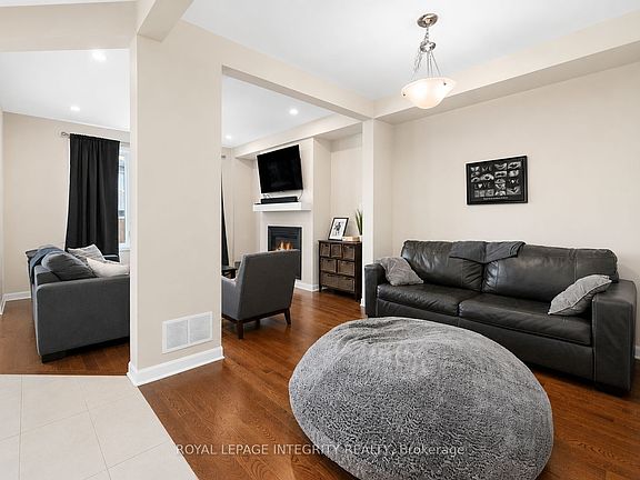 4th image of 142 Shallow Pond Pl E