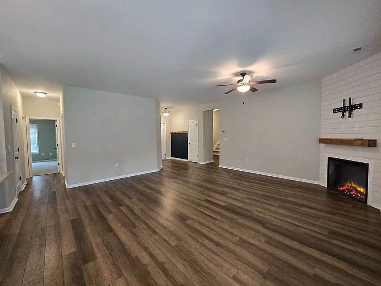 205 Buckeye Ct N — Photo 5