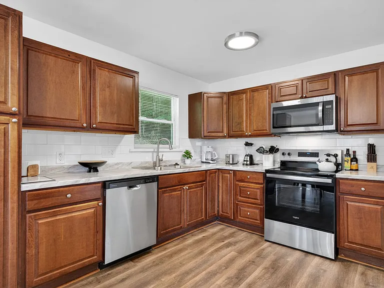16 Lansing Ave — Photo 15