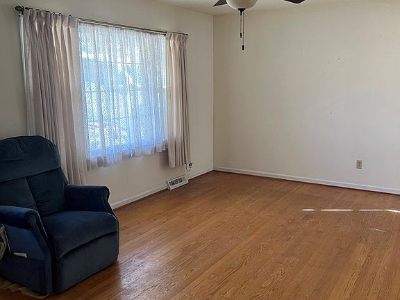 2nd image of 1511 Buena Vista Blvd SE
