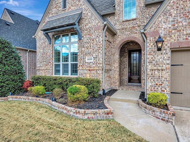 4600 Crossvine Dr — Photo 3