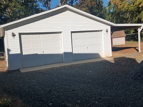 Detached Garage